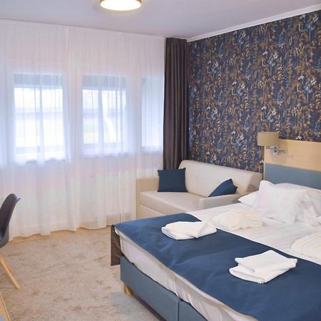 Hoforras Hotel Дьюла Экстерьер фото